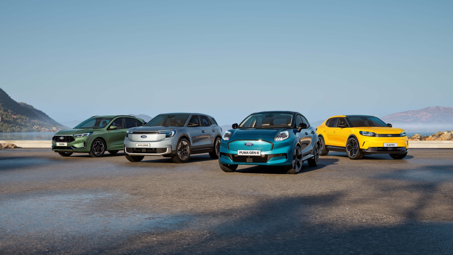 Cuatro modelos Ford (Kuga verde, Explorer plateado, Puma Gen-E azul y Capri amarillo) aparcados en la carretera