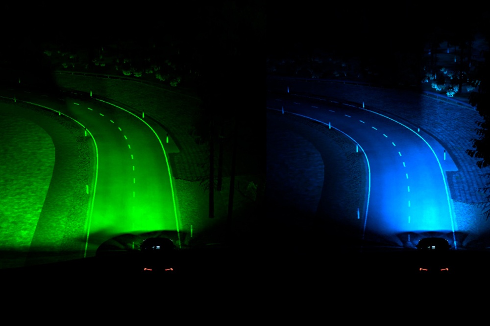 Dos imágenes que muestran las luces de giro dinámicas y predictivas, una luz en verde y la otra en azul.