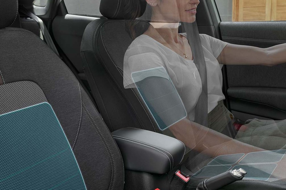 Proyección de una chica conduciendo