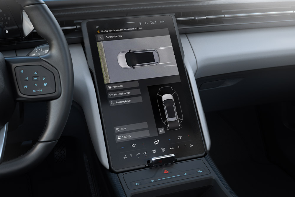 Primer plano del salpicadero de un Ford Explorer® en el que se aprecian sus prestaciones tecnológicas. 