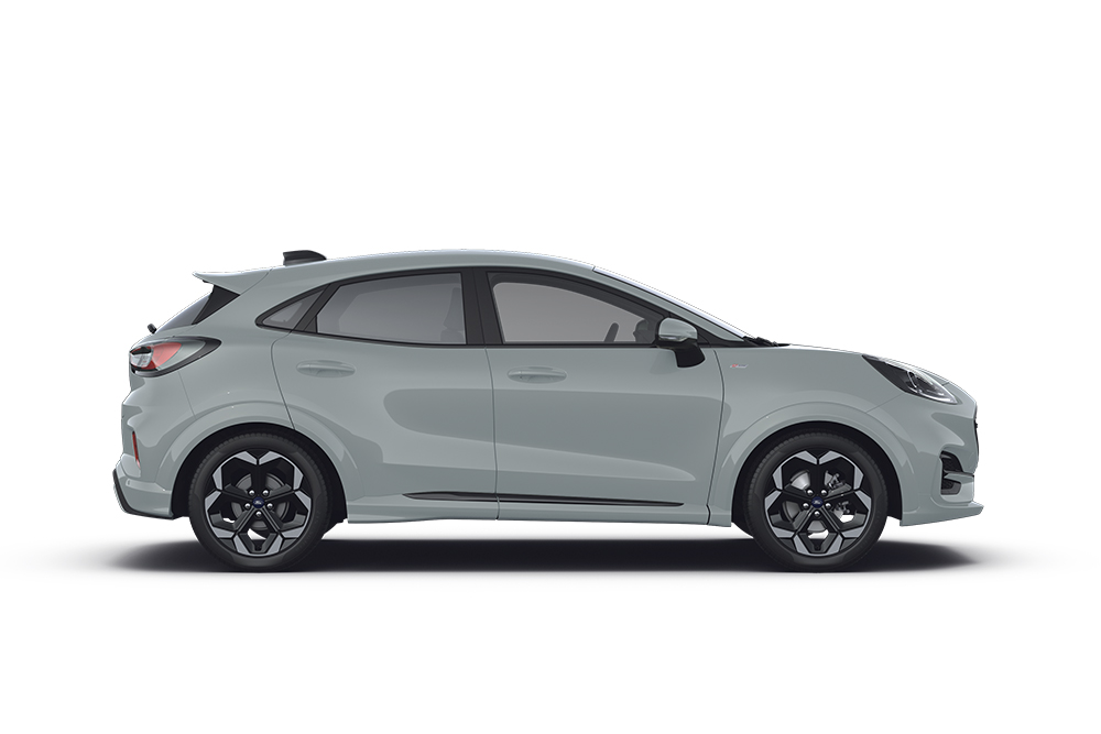 Un Puma plateado de la gama de coches pequeños Ford.