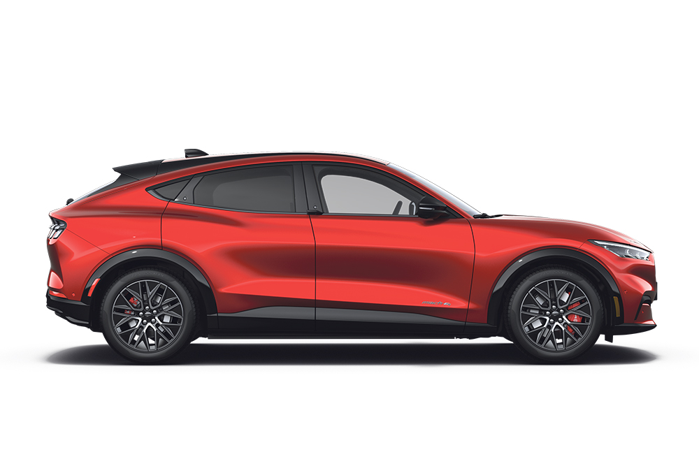 Ford Mustang Mach-E rojo, parte de la gama de vehículos eléctricos SUV de Ford.