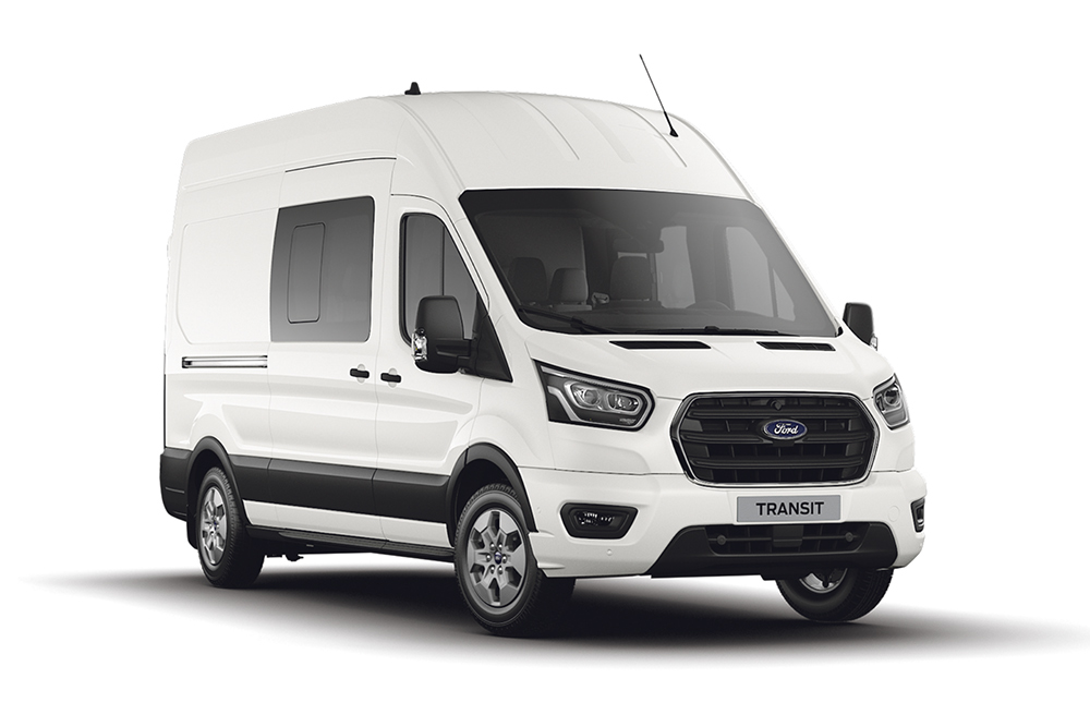 Ford Transit Kombi blanca.