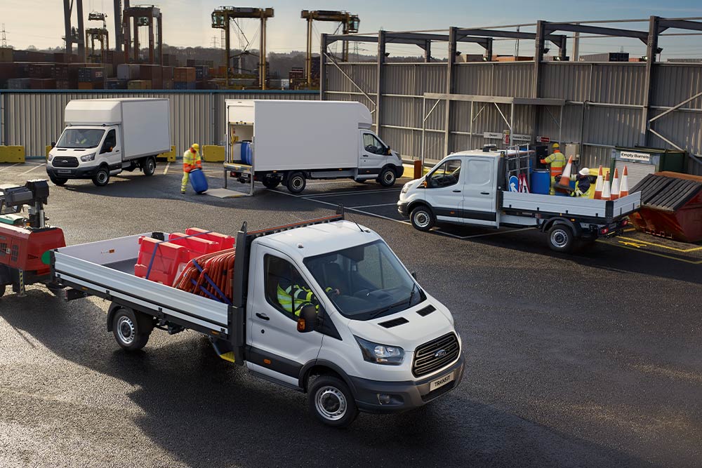  Un vehículo Ford transformado en una obra.